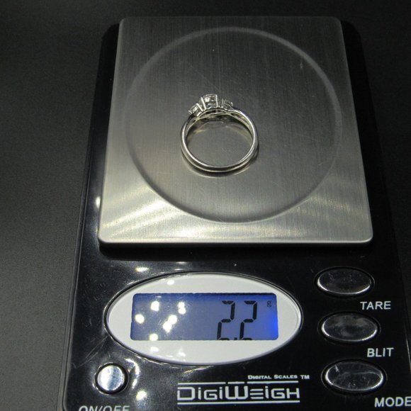 Size 7 Sterling Triple Round Cubic Zirconia Ring - Picture 8 of 8